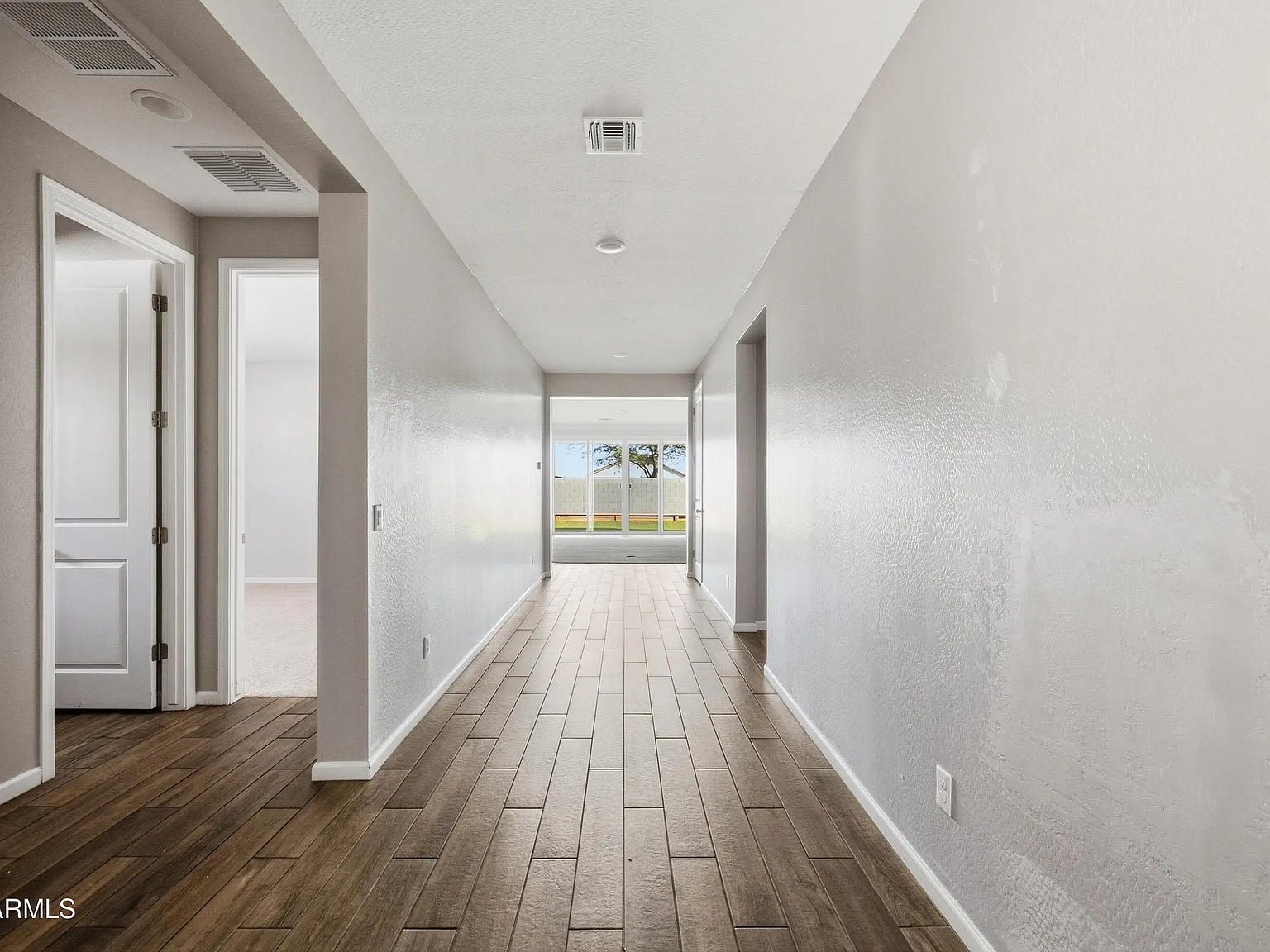 4 bed, 2.5 bath, 2558 sqft, $2,900 — Photo 3