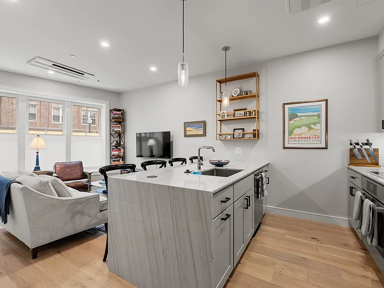 471 Hanover St #2 — Photo 7