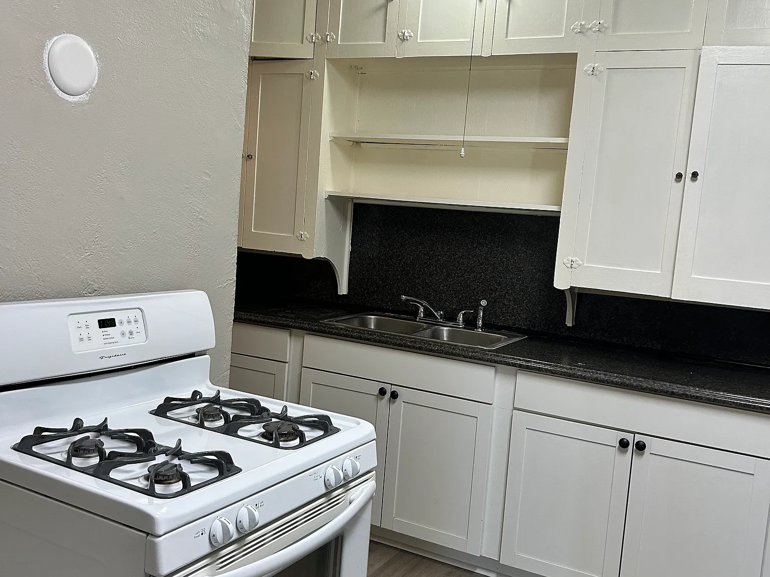 1502 Peck St — Photo 3