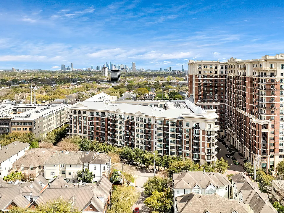 Refined living, exceptional location.