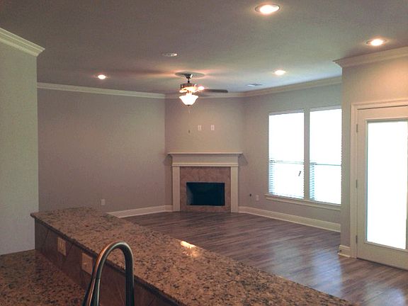 4th image of 329 Forest Grove Dr