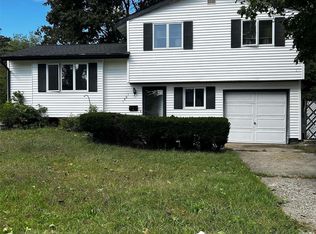 1501 Wave Ave, Medford, NY 11763