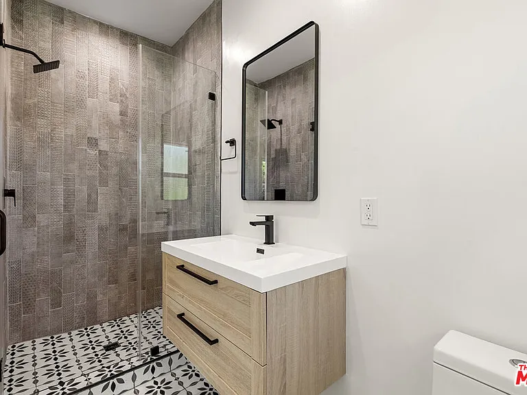 1305 Lucile Ave #2 — Photo 13