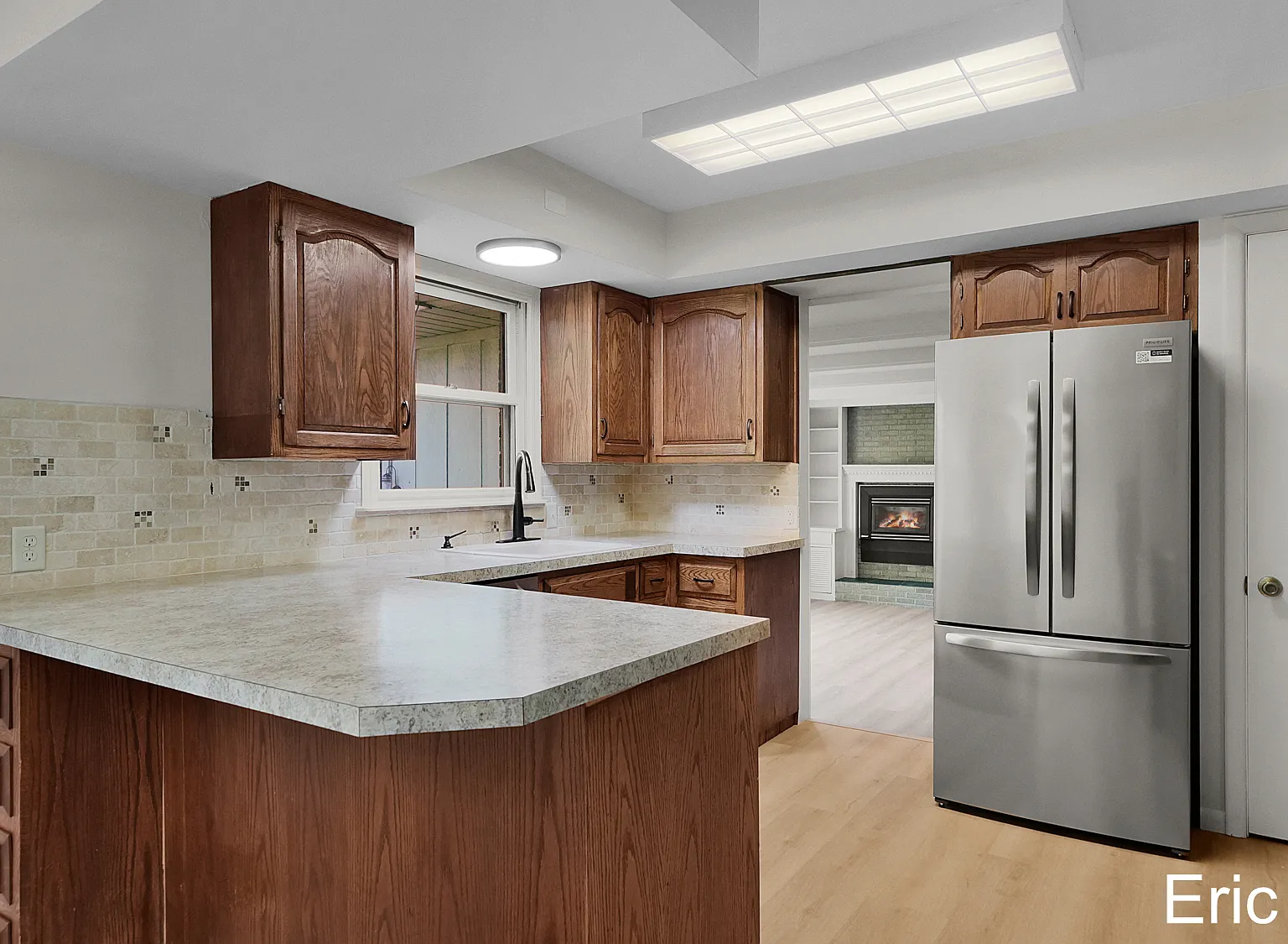 3 bed, 1.5 bath, 2400 sqft, $3,350 — Photo 4