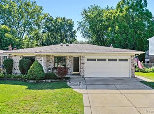 39674 Baker Dr, Sterling Heights, MI 48310