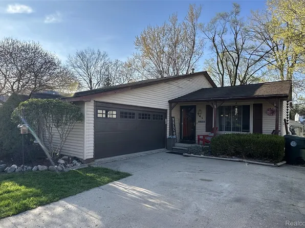 741 Mariday St, Lake Orion, MI 48362