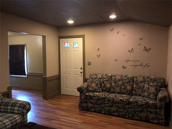 4th image of 216 Minnow Springs Ave