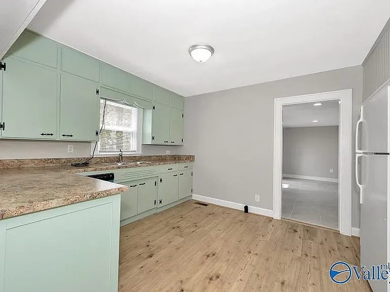 2112 Summer St SW — Photo 8