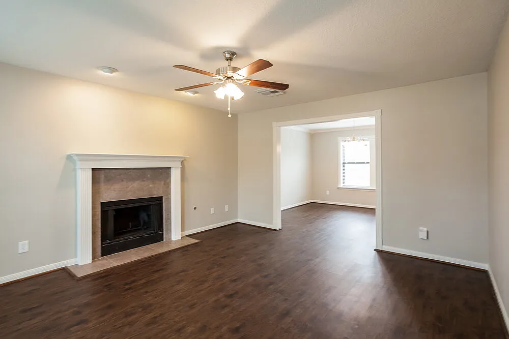 4 bed, 2.5 bath, 1802 sqft, $2,240 — Photo 4