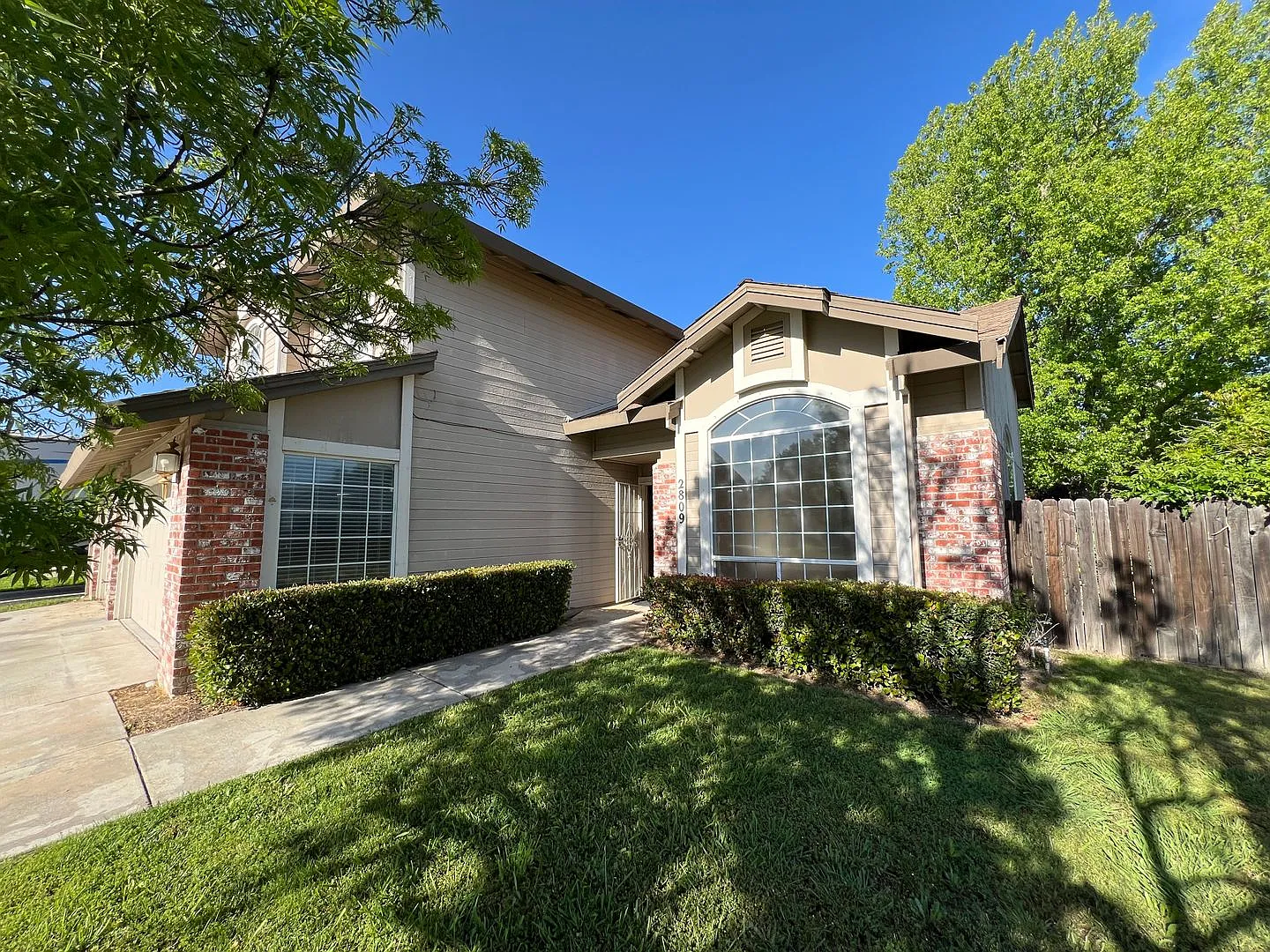 Stunning 4 Bedroom Corner Lot Home with Modern Renovation, 3-Car Garage and Covered Pati — Photo 2