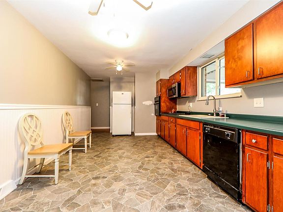 3rd image of 22 Moorland Dr