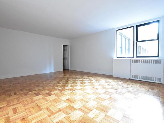 5th image of 425 E 79th St