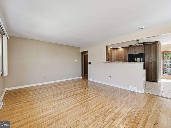 2nd image of 110 Indiana Ave