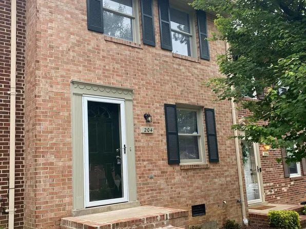 204 Farrell Ln, Fredericksburg, VA 22401
