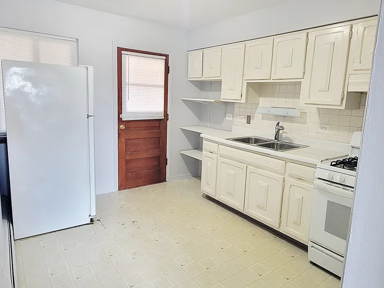 9220 Seymour Ave #2W — Photo 6