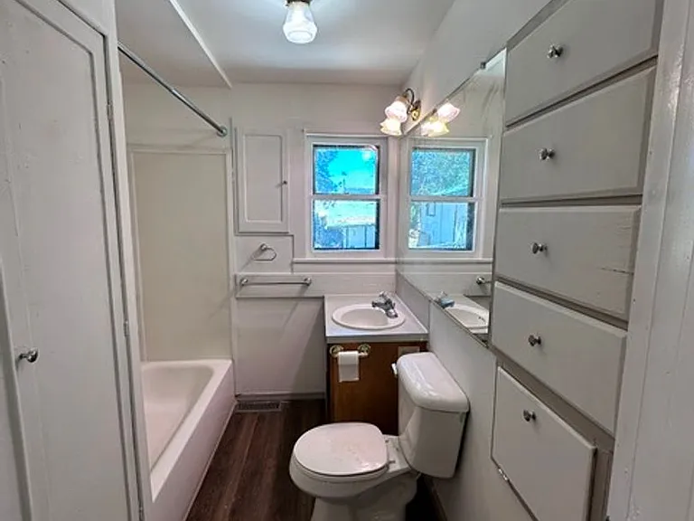 329 S Rogers St — Photo 3
