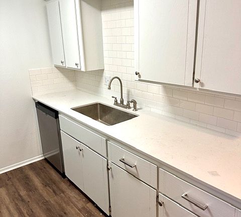 3rd image of 220 Ashley Dr