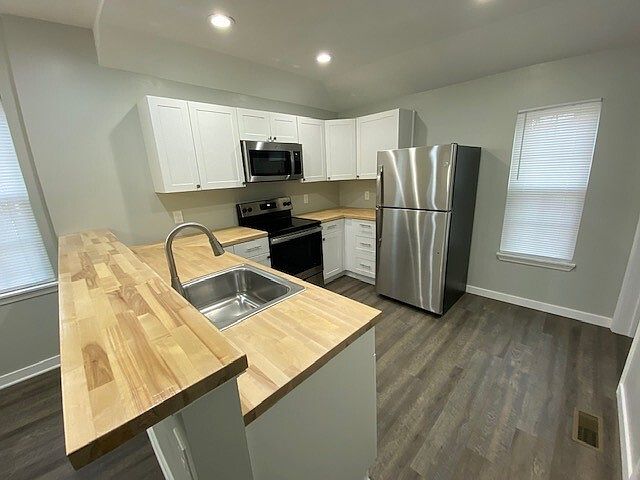 1st image of 1011 Logan St SE