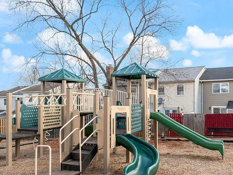 7616 Somerset Ln — Photo 9