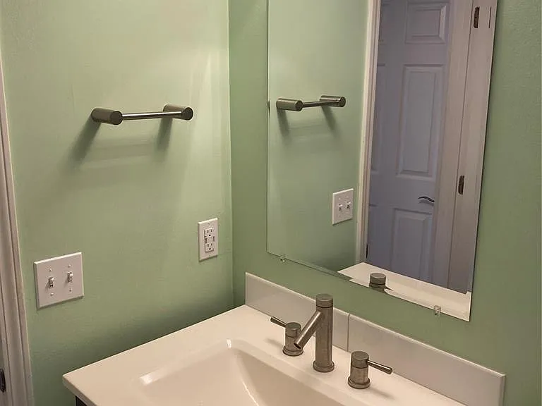 1520 E Swan Cir — Photo 8