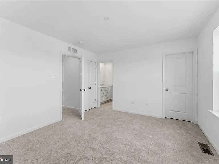 501 Fontana Cir — Photo 16