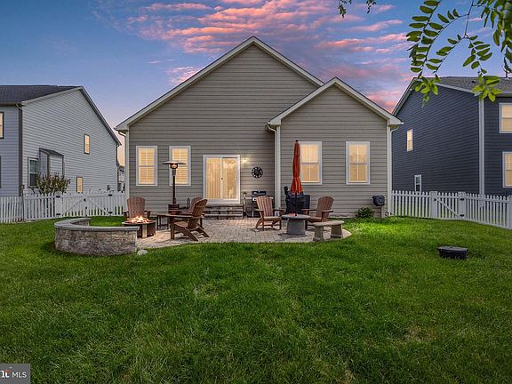 2nd image of 801 Stephan Mace Ct