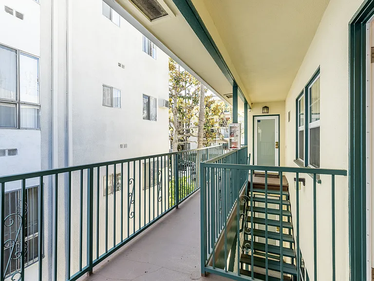 1416 Kelton Ave #1416.5 — Photo 22