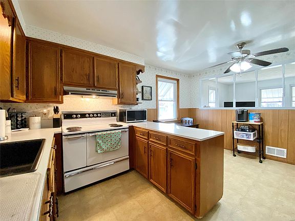 4th image of 5 Linn Dr