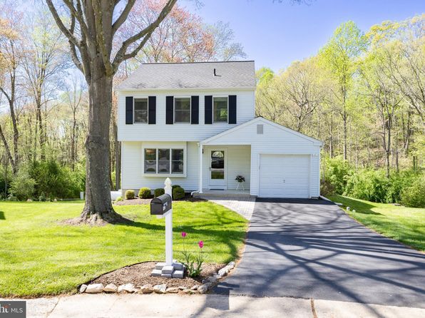 1422 Henry Dr, Downingtown, PA 19335