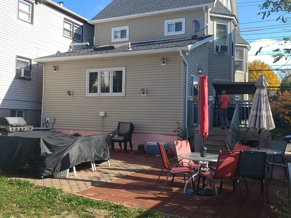 561 Avenue East image 34 of 36