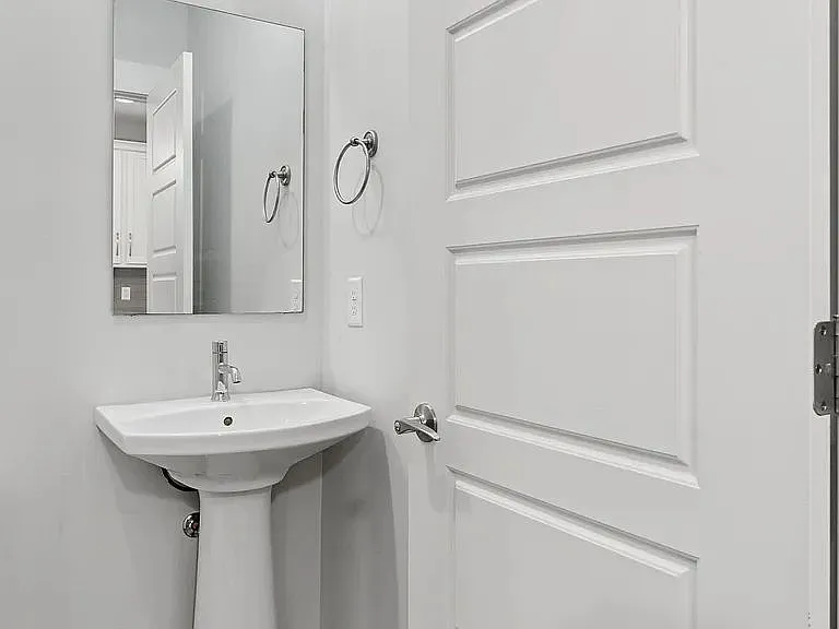 1224 Bessie Ave — Photo 7
