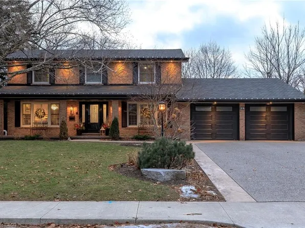 29 Woodside Dr, Hamilton, ON L8T 1C4