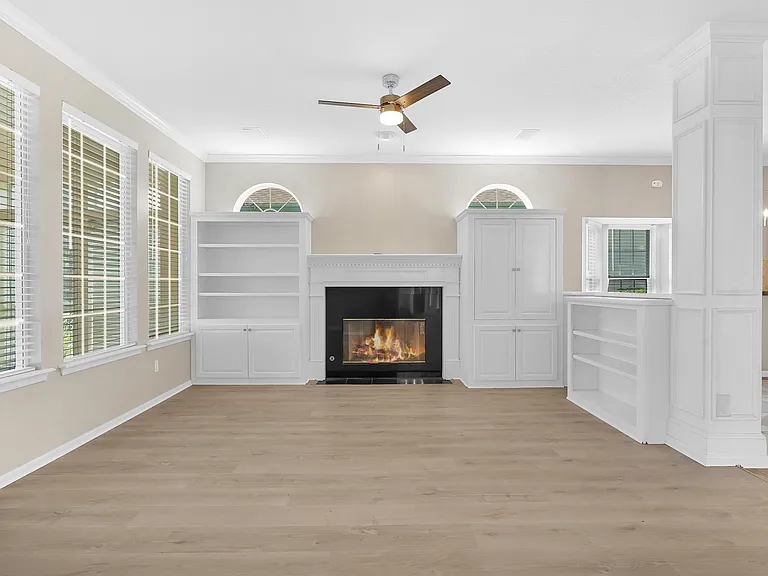506 Lakeway Dr — Photo 7