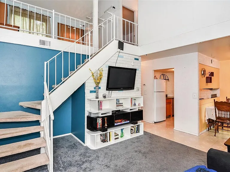 1064 Mersey Bend Dr — Photo 3