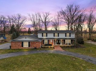 9293 Island Dr, Grosse Ile, MI 48138