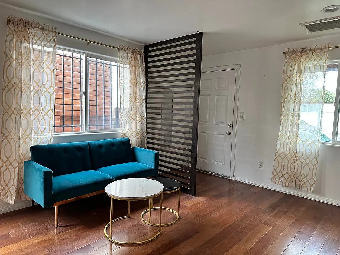 2 bed, 706 sqft, $2,500 — Photo 3