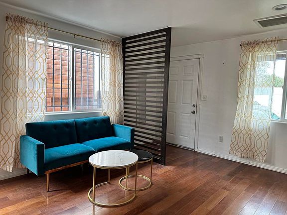 3rd image of 302 S Inglewood Ave