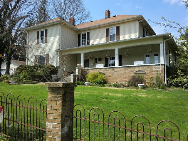 1st image of 106 Goddard Ave