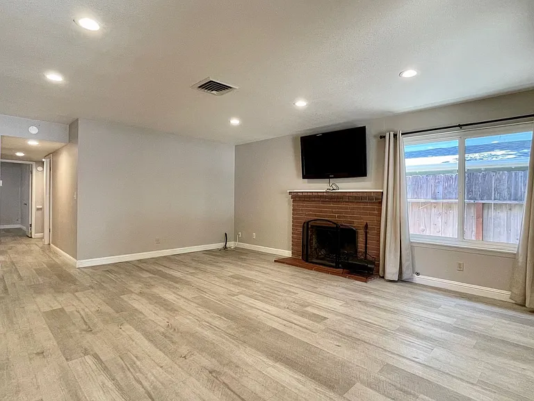 2155 Santa Ynez Ave — Photo 3