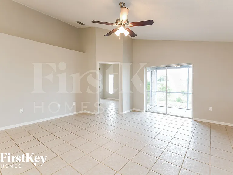 148 Heavenwood Ct — Photo 3