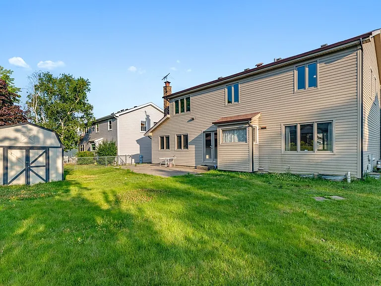 706 N Point Dr — Photo 34