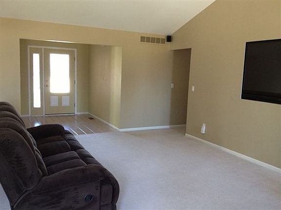 living room with foyer pic2