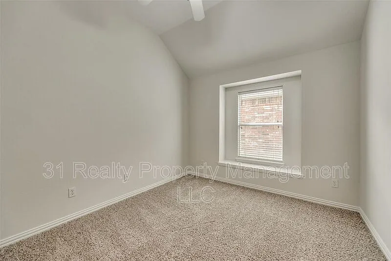 3 bed, 2.0 bath, 2095 sqft, $2,395 — Photo 4