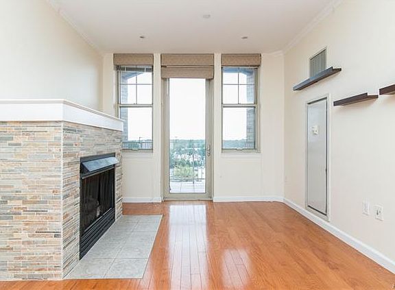 3rd image of 300 Mamaroneck Ave APT 810