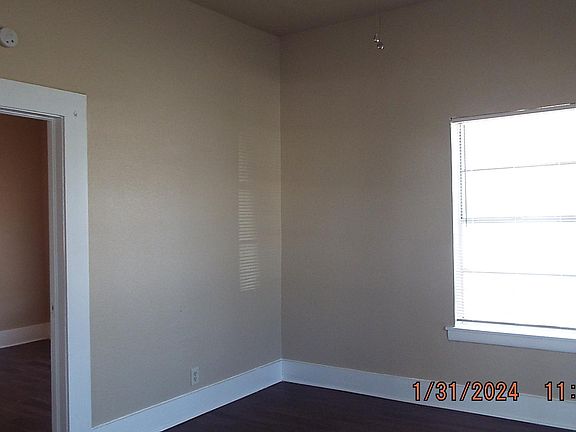 2nd image of 514 E Ashby Pl