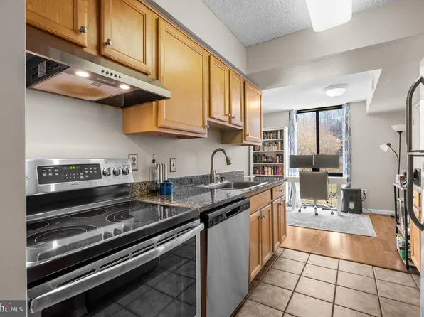 4500 S Four Mile Run Dr APT 231, Arlington, VA 22204