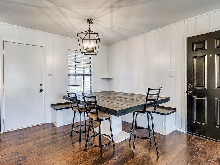 311 W Fern St — Photo 4