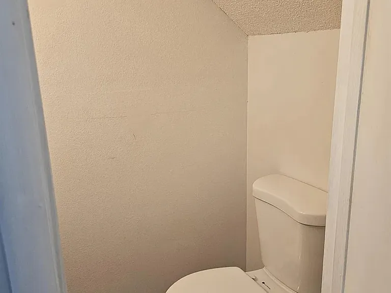 320 Cambout St — Photo 10
