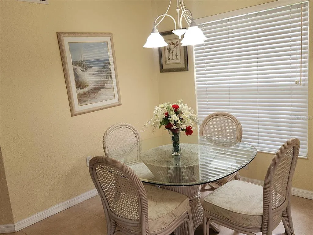 2 bed, 2.0 bath, 1352 sqft, $2,000 — Photo 3