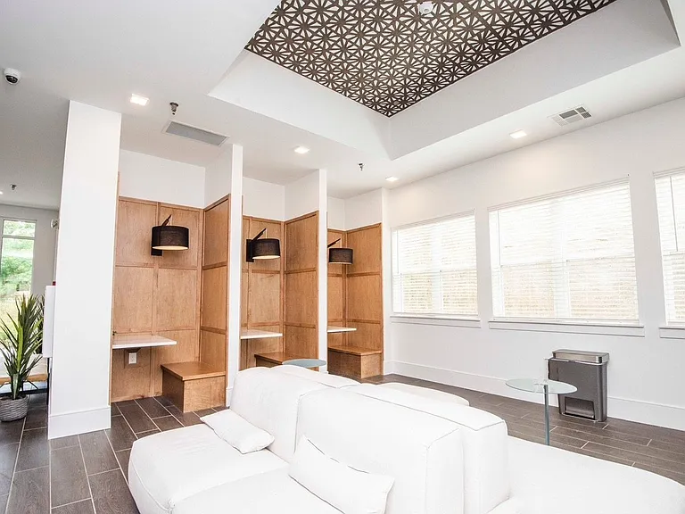 Flagship Kern's Apartments — Photo 6